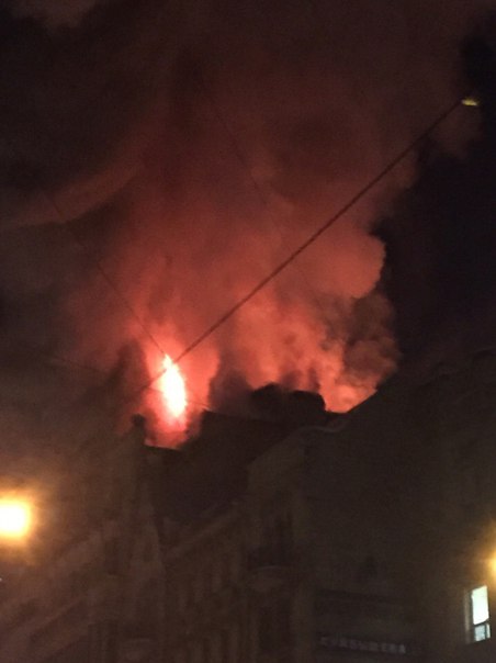 Горит 21 дом по улице Куйбышева, уже приехало около 20 пожарных бригад