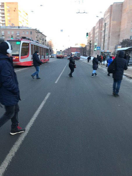Обрыв линии на Новочеркасском проспекте 10 , трамваи будут долго стоять