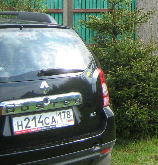 27 февраля с парковки у ТЦ "Озерки" был угнан автомобиль Renault Duster чёрного цвета