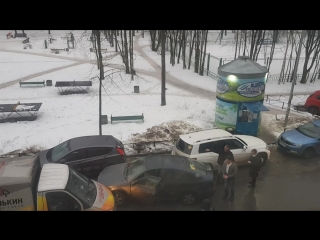 ДТП на ул. Верности 10к2 водитель скрылся.