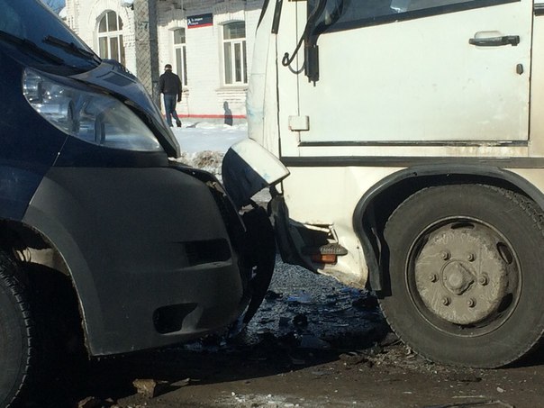 На крутом повороте у Спара на ж/л ст. Пискаревка) это должно было когда-нибудь произойти