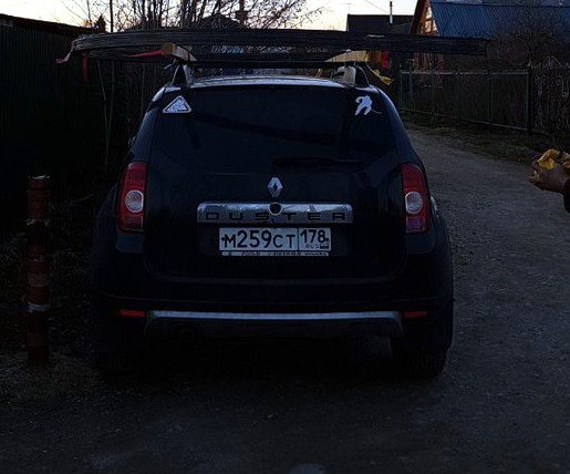 В в субботу 3 марта в г. Колпино с улицы Анисимова от дома 4 угнали автомобиль Renaut Duster черного...