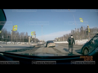 В Выборгском районе Петербурга накануне неизвестные обстреляли автомобиль 51-летней жительницы Зелен...