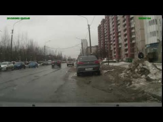 Сегодня на Камышевой улице у дома 50, около 12:10 прошел урок "Как устроить ДТП на пустой дороге".