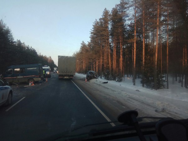 Вчера вечером на 131 километре трассы Кола, ГАЗель Соболь столкнулась с Chevrolet в лобовую. Один чело...