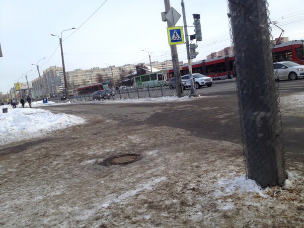 Что-то с трамваями на остановке "ул Демьяна бедного" трамваи стоят в сторону Культуры