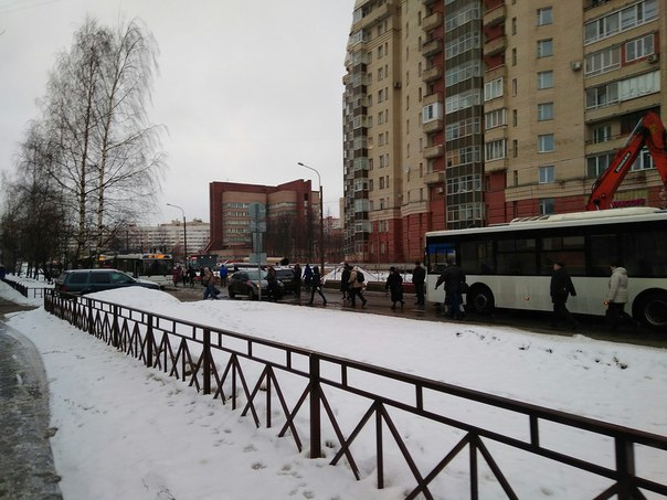 Авария на Сикейроса. 123й автобус придётся долго ждать.