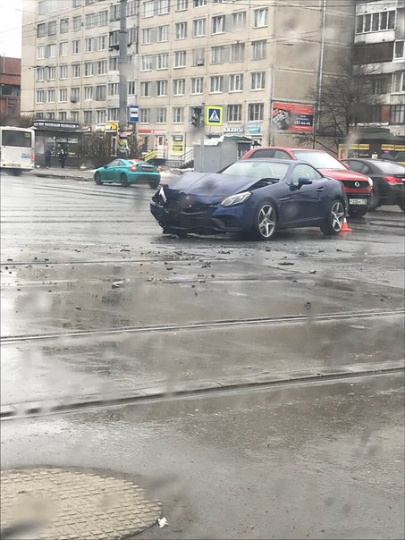Авария на Будапештской и Димитрова. К тому же не работает светофор