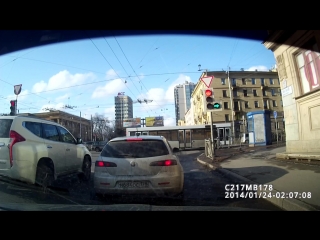 На Лесном, после Кантемировской , водитель Лансера попросил поворотником подвинуться водителя Паджер...