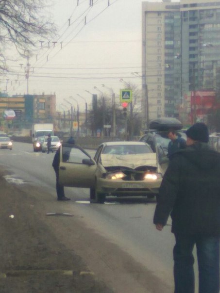 На Софийской улице на ровном месте въехала в маршрутку