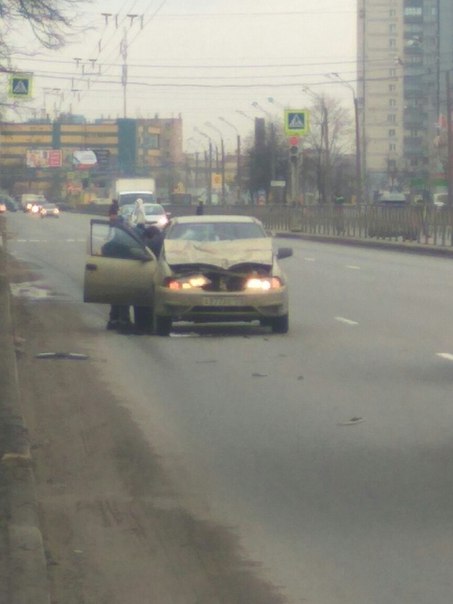 На Софийской улице на ровном месте въехала в маршрутку