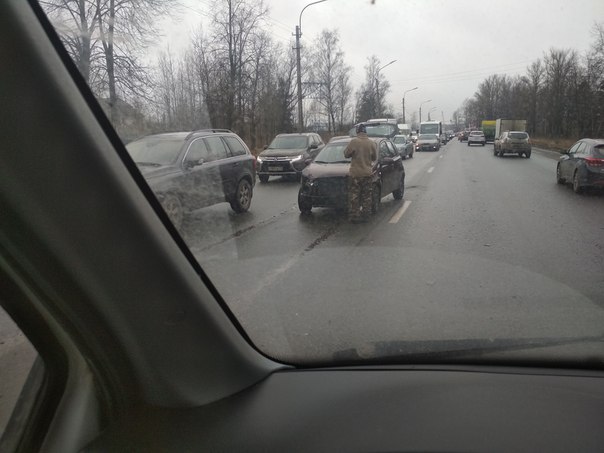 Дтп на Красносельском шоссе в сторону города. Никто не пострадал. Пробка в две стороны.