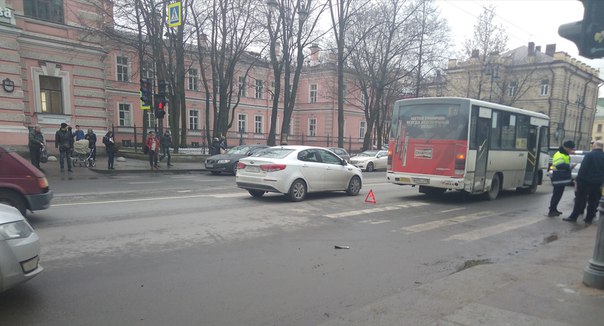 ДТП на Кирочной, не доезжая Парадной улицы, в сторону Чернышевской.