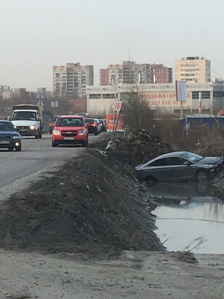 В Западном Мурино, для водителя Хендая стало неожиданностью, что Отхинская аллея после и Воронцовско...