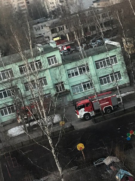 Непонятная ситуация возле детского сада на Проспекте Ветеранов 158, ! 4-ре экипажа пожарной оховны(...