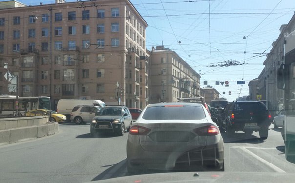 Бабушкина/Ивановская - у светофора отгул. Будет коллапсово и м.б. аварийно. Ищите пути отступления.