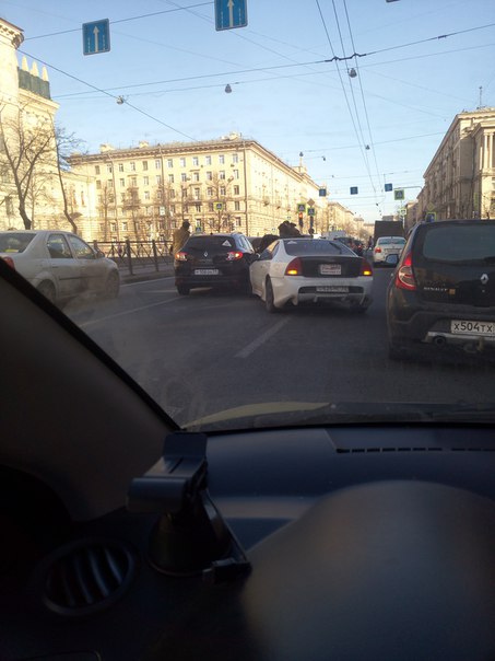 На Стачек , перед улицей Зайцева, Honda Прелюд из Владимира ударила Renault Меган из Калининграда