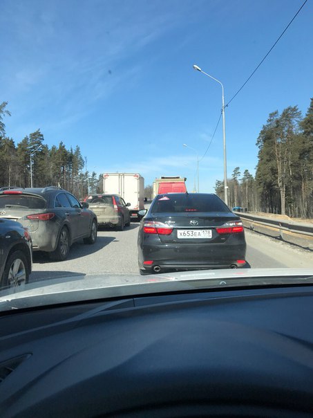 Пробка в сторону Сертолово, а по Скандинавии вообще жесть ремонт дорог потеряете часа 2 в пробке.