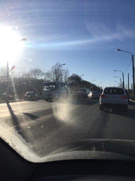 Авария на Петергофском шоссе, поворот на жк «Солнечный город». Пробка от Ленты в сторону СПб.