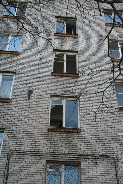 Сегодня, 15 апреля в 12 часов, в городе Гатчина, улица Киргетова, в одном из домов на третьем этаже ...