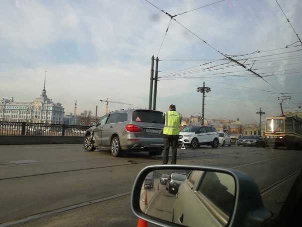 ДТП на Сампсониевском мосту, на всю полосу. Туда и обратно пробка.