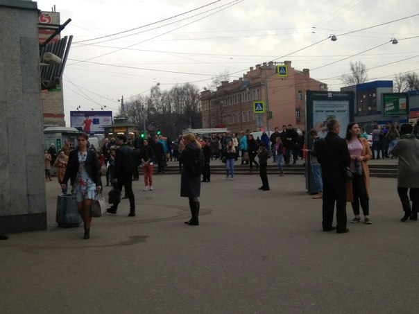 Станция метро "Пролетарская" закрыта из-за бесхозного предмета.