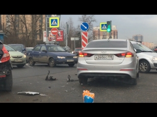 На перекрёстке Поклонногорской и Афонской. Да да, сразу после предыдущей аварии ещё одна, в которой...