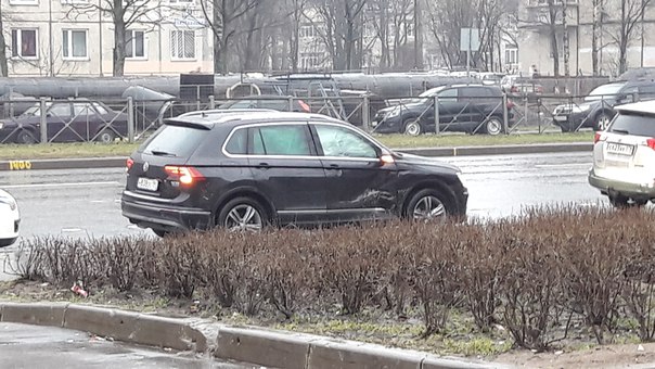 Жигули поцеловались с Audi на перекрёстке Сиреневого и Художников