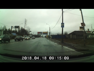 Седан не успел проскочить перед Фургоном налево с Выборгского шоссе на Вокзальную улицу