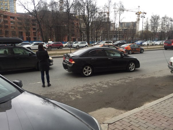 На Московском проспекте 208, в сторону центра. По ходу дела легковушка пыталась подрезать автобус