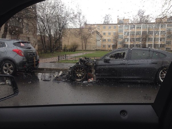 21 апреля в 04:20 в Красногвардейском районе, на Шепетовской улице у дома 7 в автомобиле марки "Порш...