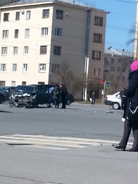 На пр.Стачек, напротив Администрации столкнулись 3 автомобиля