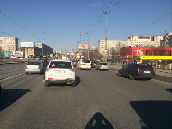 Помогите найти водителя скрывшегося с места ДТП вчера 23.04.2018 в 17:02 на Володарском Мосту в Белы...