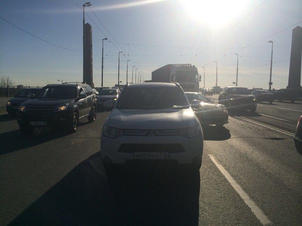 Помогите найти водителя скрывшегося с места ДТП вчера 23.04.2018 в 17:02 на Володарском Мосту в Белы...