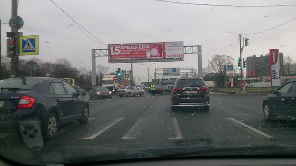 При выезде из города на Московском шоссе около кольцевой тройничек. В сторону области свободный прав...