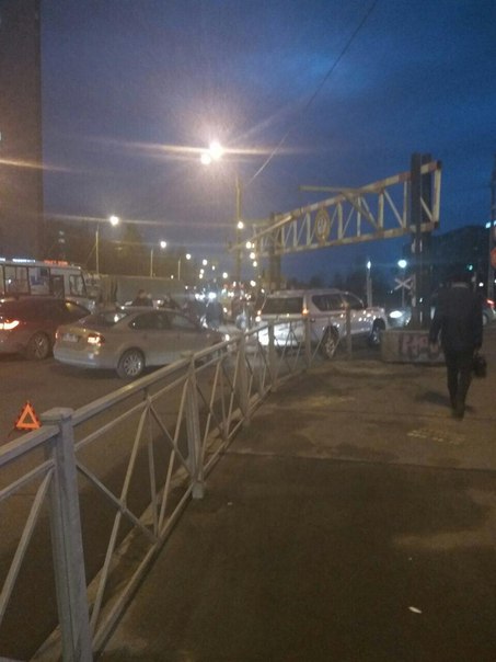 У въезда в Кудрово произошли две аварии , которые осложняют водителям попасть домой в свою деревню
