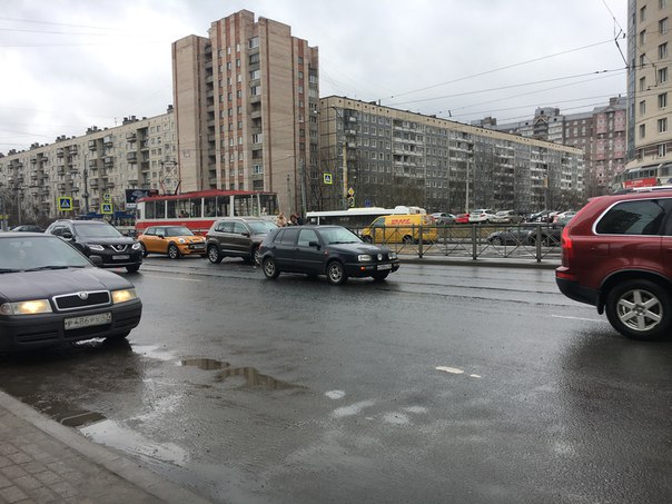 Паровозик по Луначарского, после улицы Есенина. Пока не мешают.