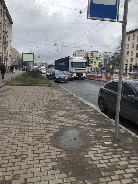На Заневском в сторону Новочеркасской , Chevrolet попал в слепую зону фуру, пробке быть.
