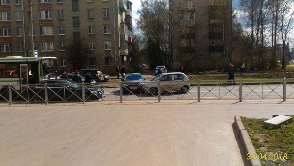 В Пушкине на улице Хазова водитель Форда реально попал.