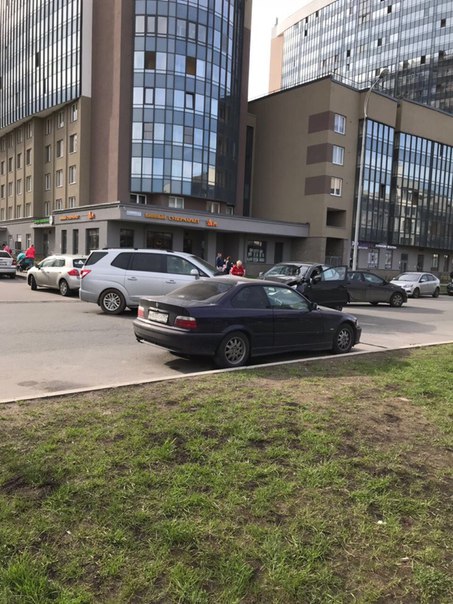 На улице Катерников 5 в районе Балтийской жемчужины встретились Санёнг и Hyundai