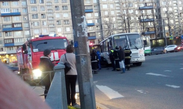 Очень сильная авария на перекрестке шоссе Революции и маршала Тухачевского.