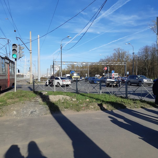 На перекрёстке Перергофского и Горькавого (поворот к Плазе) Баржа разбилась об Audi