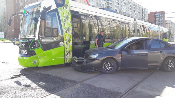 Chevrolet врезалось в Чижика на перекрестке Ленской и Наставников