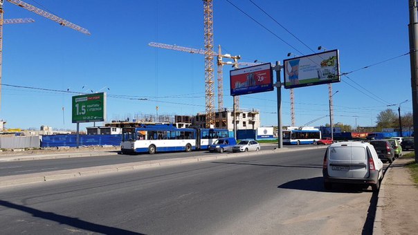 Обрыв КС на Блюхера рядом с Кушелевской дорогой. 31-е троллейбусы не едут. Службы на месте.