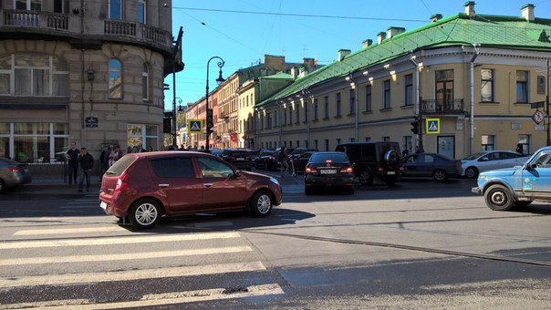 На пересечении ул.Марата и Кузнечного пер. Не работают светофоры.