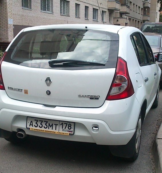 С 8 на 10 мая в Приморском районе с Туристской улицы от дома 22 был угнан автомобиль Renault Sandero...