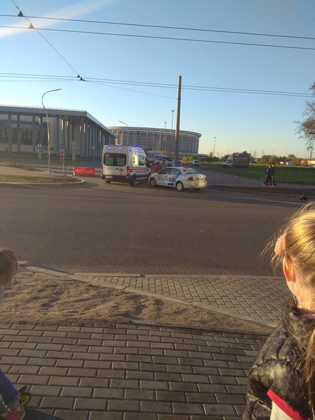 На Бассейной улице Яндекс при повороте к музею не пропустил и сбил велосипедиста, велосипедист в кар...