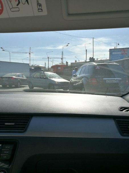 У моста Александра Невского, на поворот очень плотно. Столкнулись примерно 5 машин. Простояли минут ...