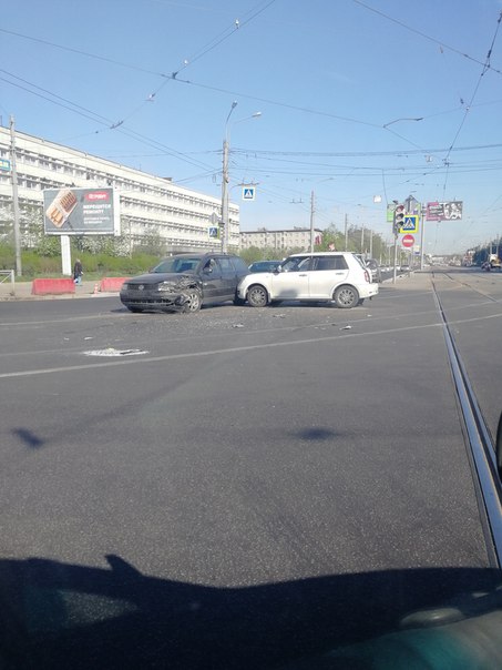 Карельского малыша побили со всех сторон на перекрёстке Бухарестской и Салова.