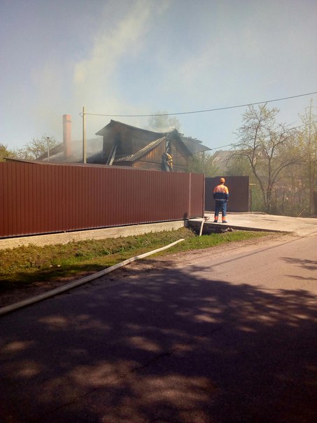 В Парголово на Каменной улице загорелся дом,из за чего загорелся, неизвестно, в доме была бабушка,её...